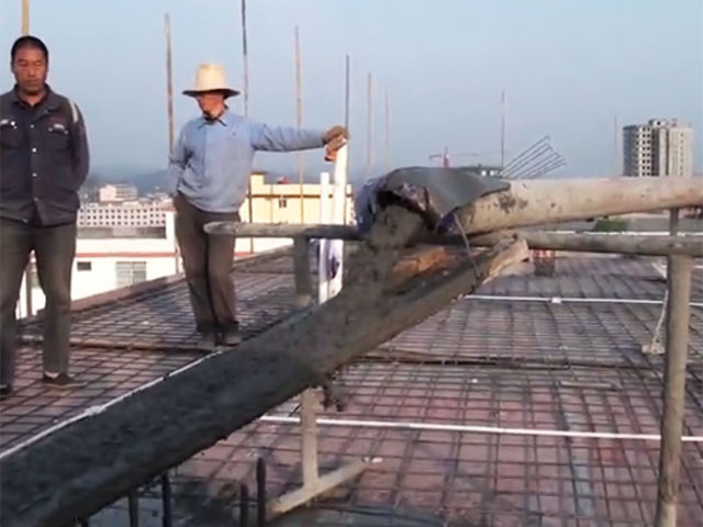 山東力源機械，車載式攪拌拖泵一體機現場施工視頻